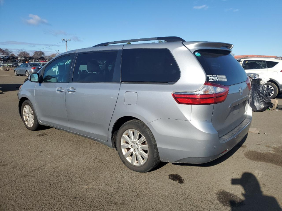 Toyota SIENNA XLE 2015 — Copart