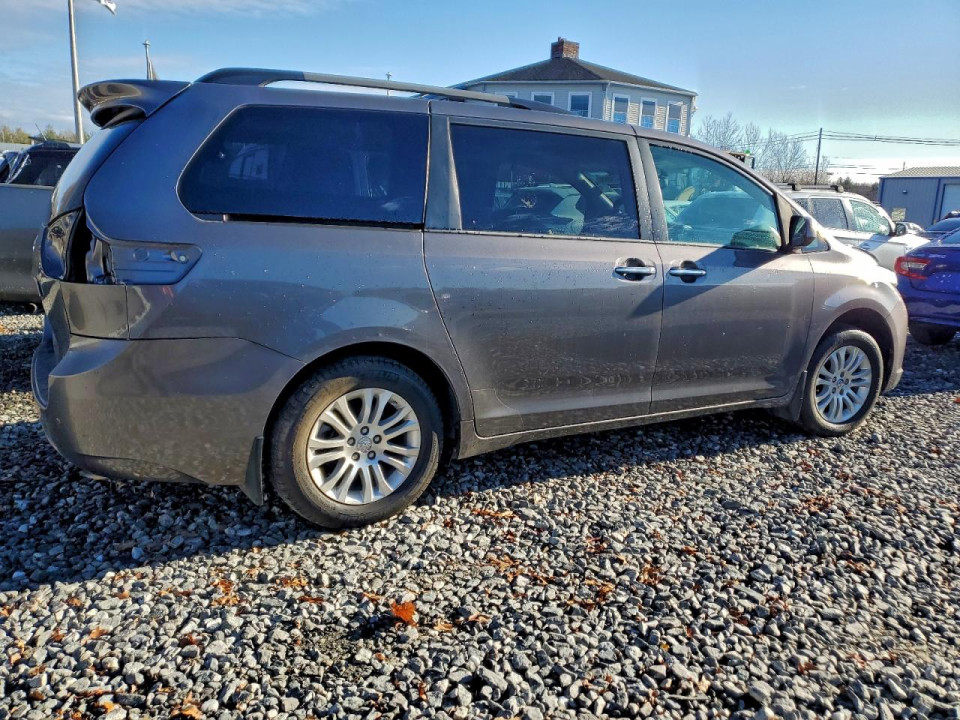 Toyota SIENNA XLE 2017 из США