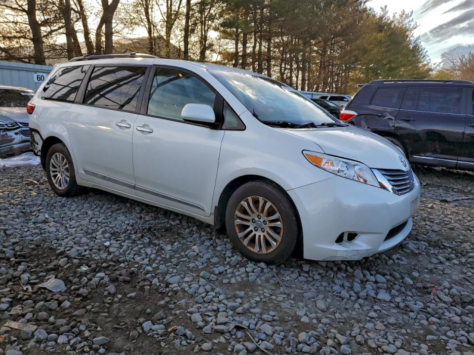 Toyota SIENNA XLE 2016 из США