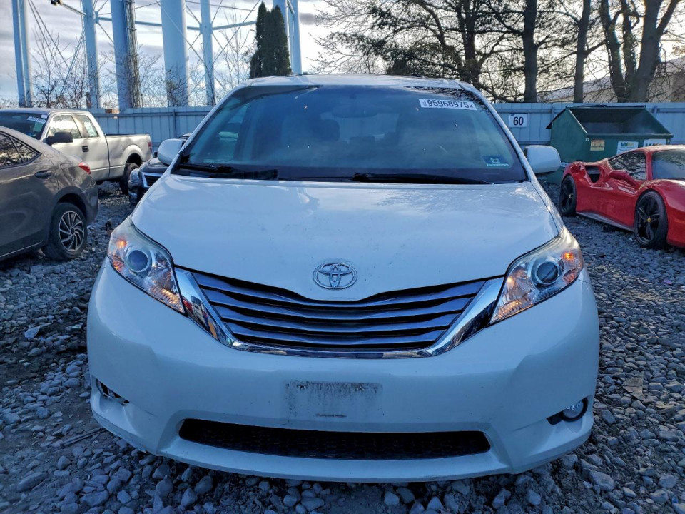 Toyota SIENNA XLE 2016 из США