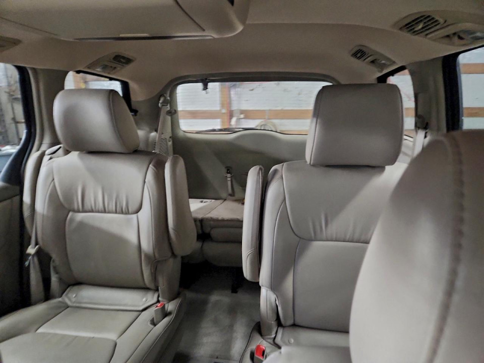 Toyota SIENNA XLE 2009 из США
