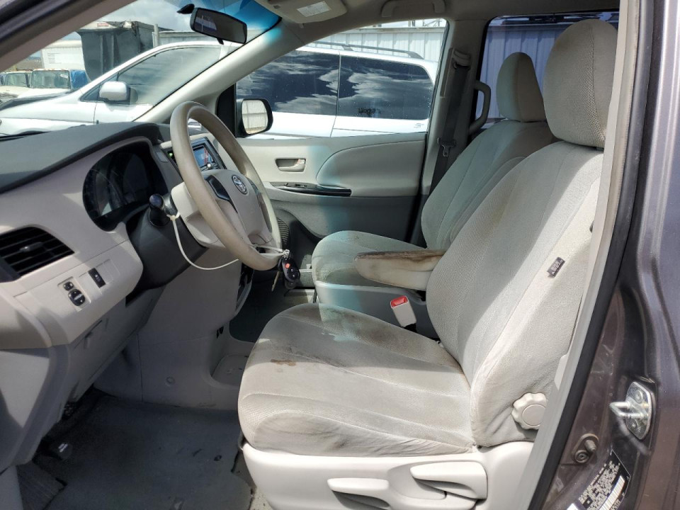 Toyota SIENNA 2011 — Copart