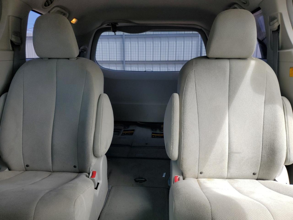 Toyota SIENNA 2011 — Copart