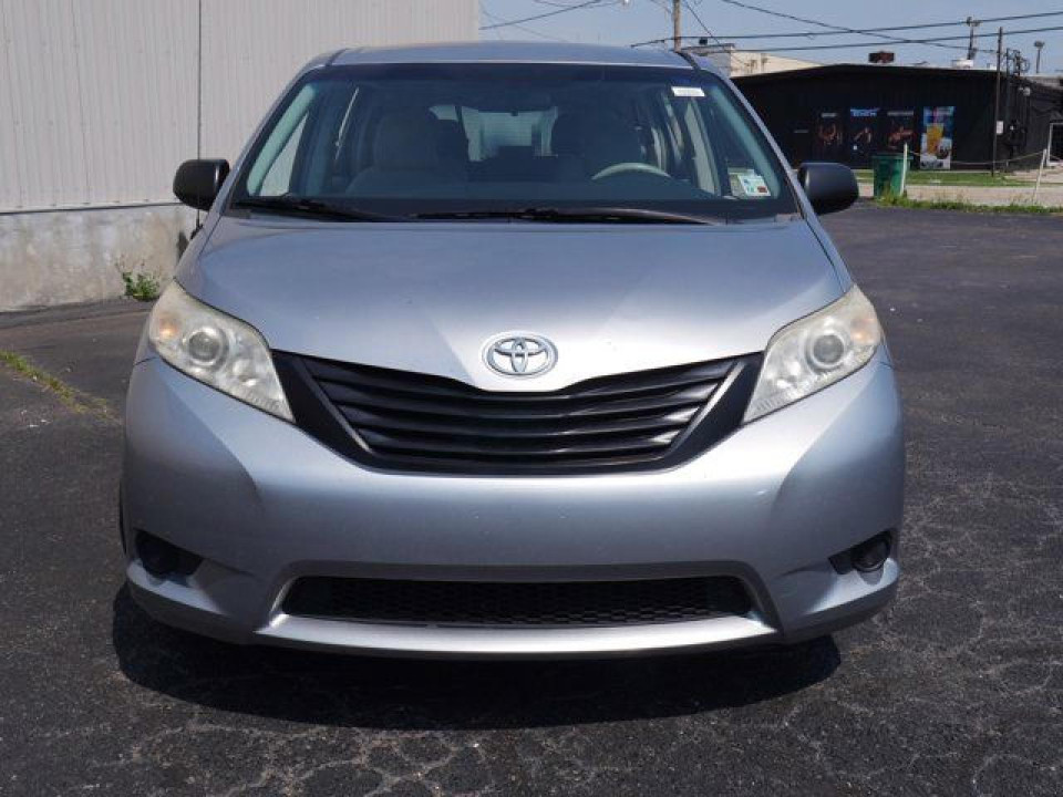 Toyota SIENNA 2011 — Copart