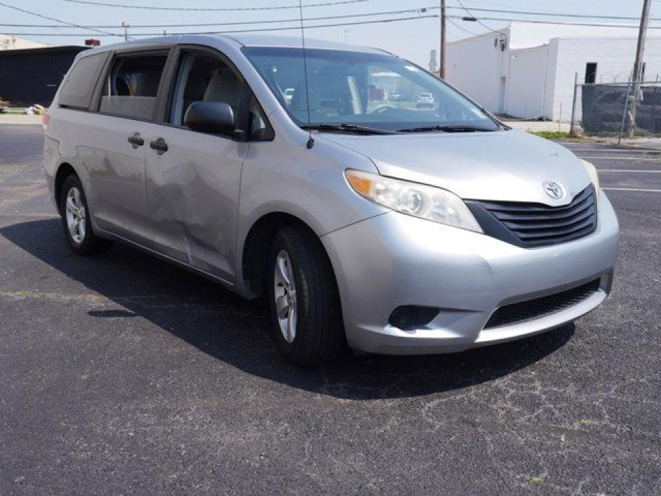 Toyota SIENNA 2011 — Copart