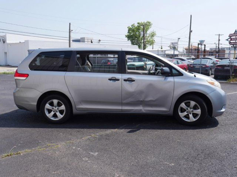 Toyota SIENNA 2011 — Copart