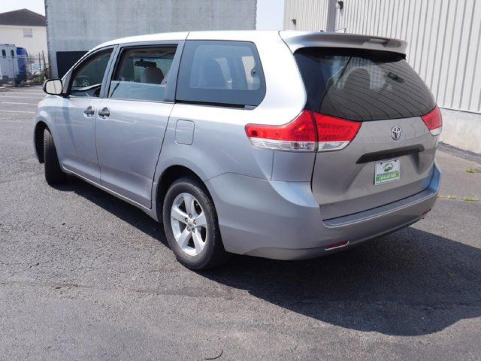 Toyota SIENNA 2011 — Copart