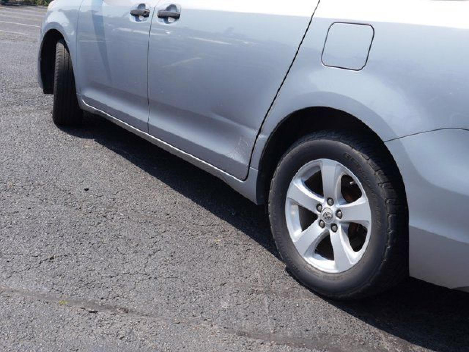 Toyota SIENNA 2011 — Copart
