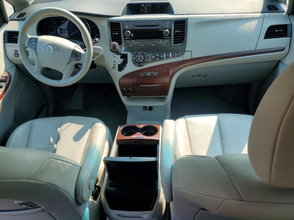 Toyota SIENNA 2013 — Copart