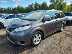 Toyota SIENNA 2011