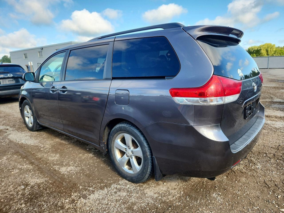 Toyota SIENNA 2011 — Copart