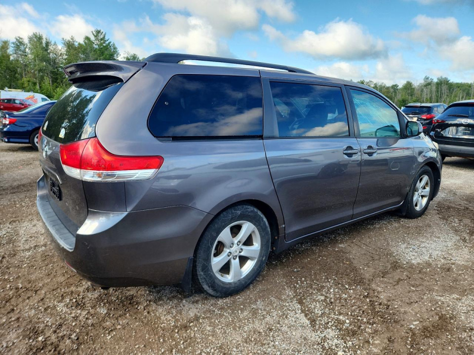 Toyota SIENNA 2011 — Copart