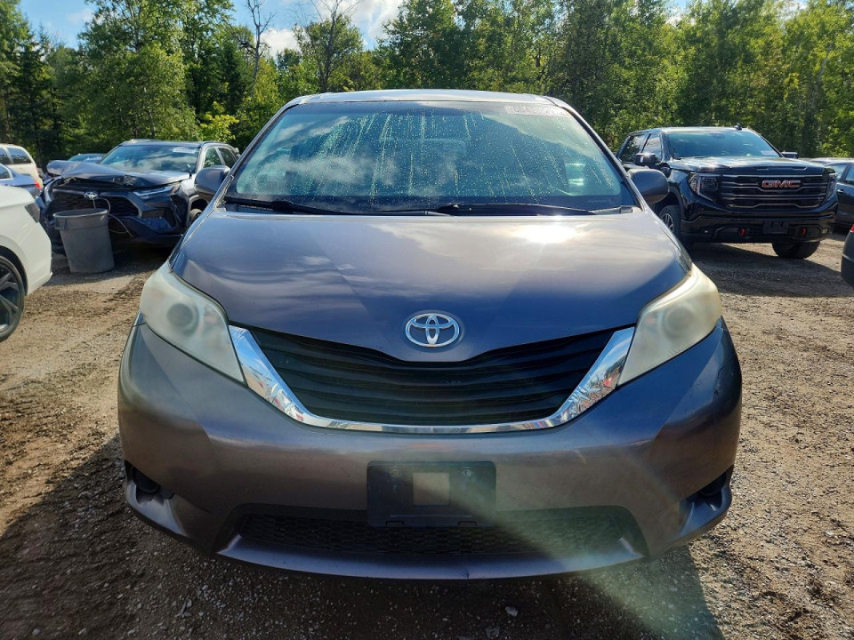 Toyota SIENNA 2011 — Copart