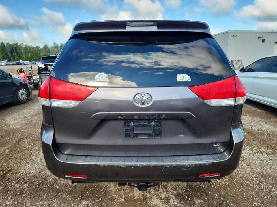 Toyota SIENNA 2011 — Copart