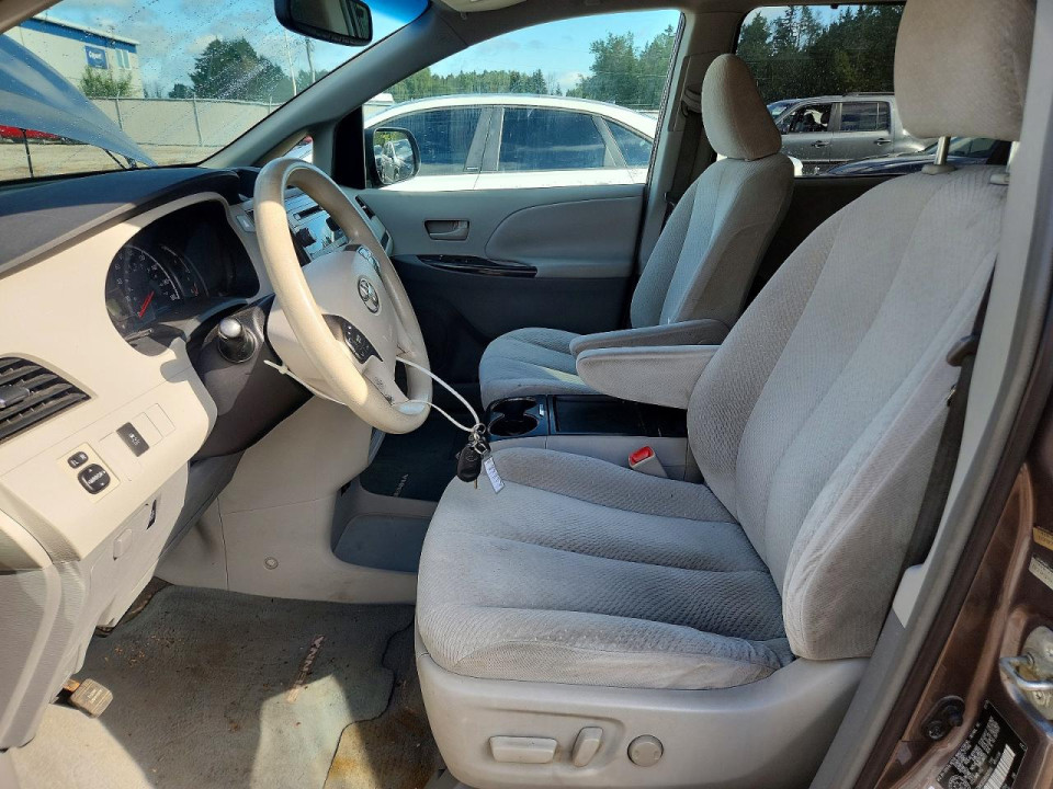 Toyota SIENNA 2011 — Copart