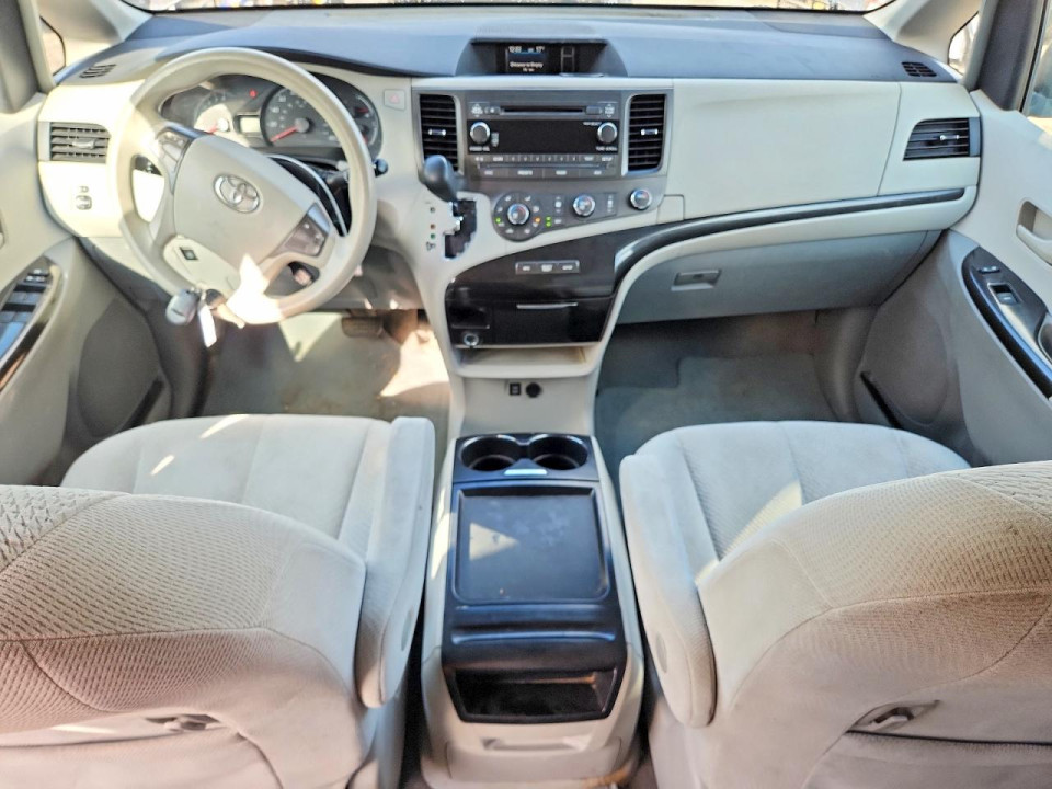 Toyota SIENNA 2011 — Copart