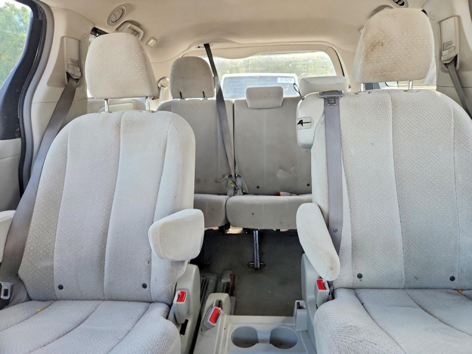 Toyota SIENNA 2011 — Copart