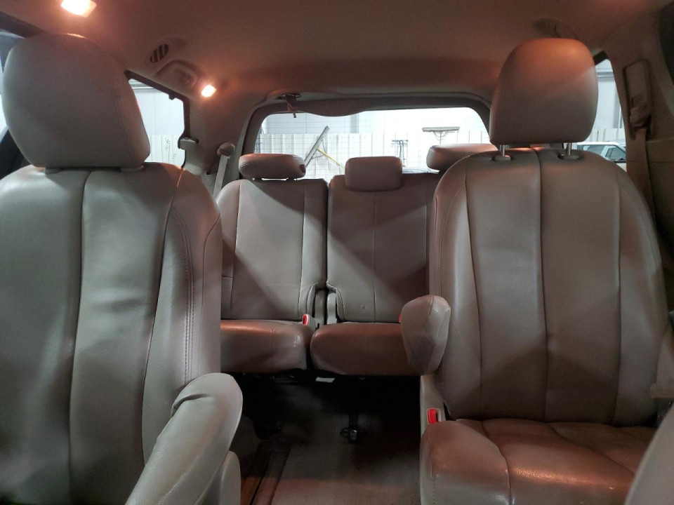 Toyota SIENNA 2011 — Copart