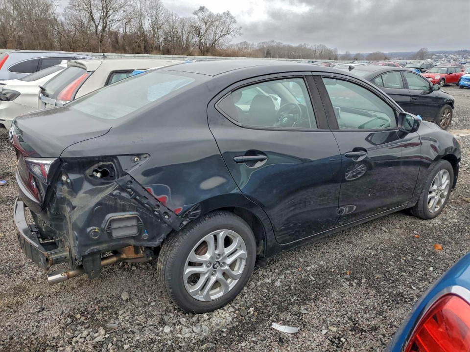 Toyota YARIS 2017 — Copart