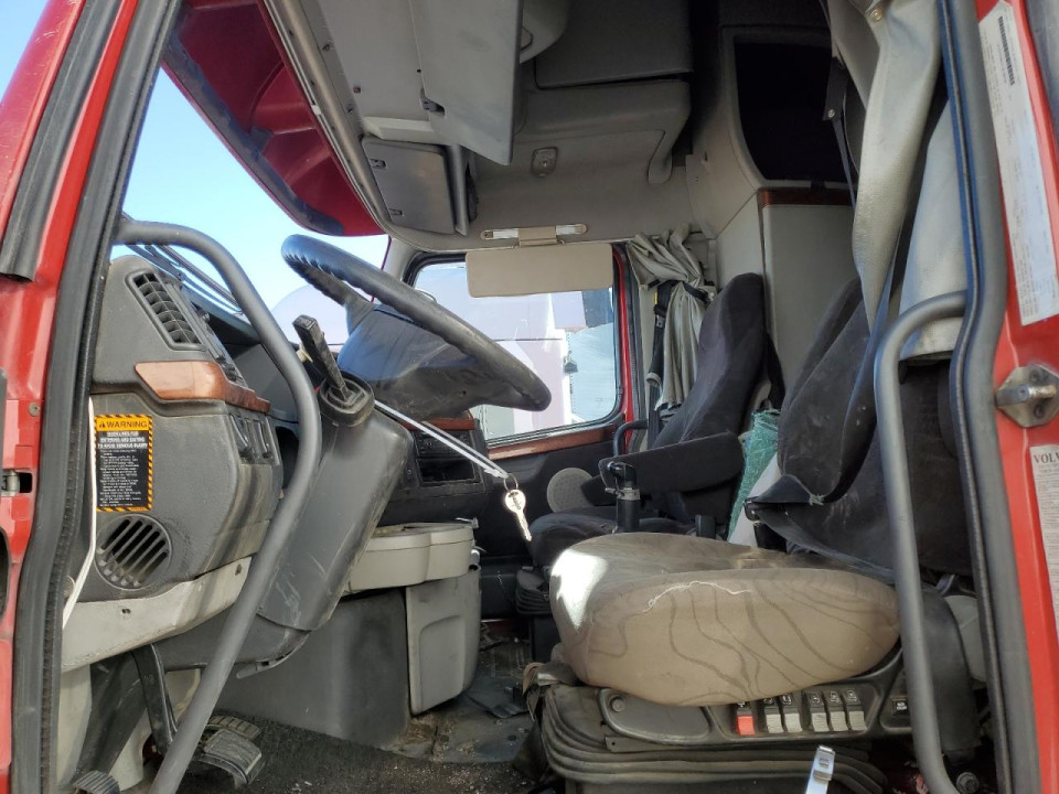 Volvo VNL SEMI TRUCK 2013 — Copart