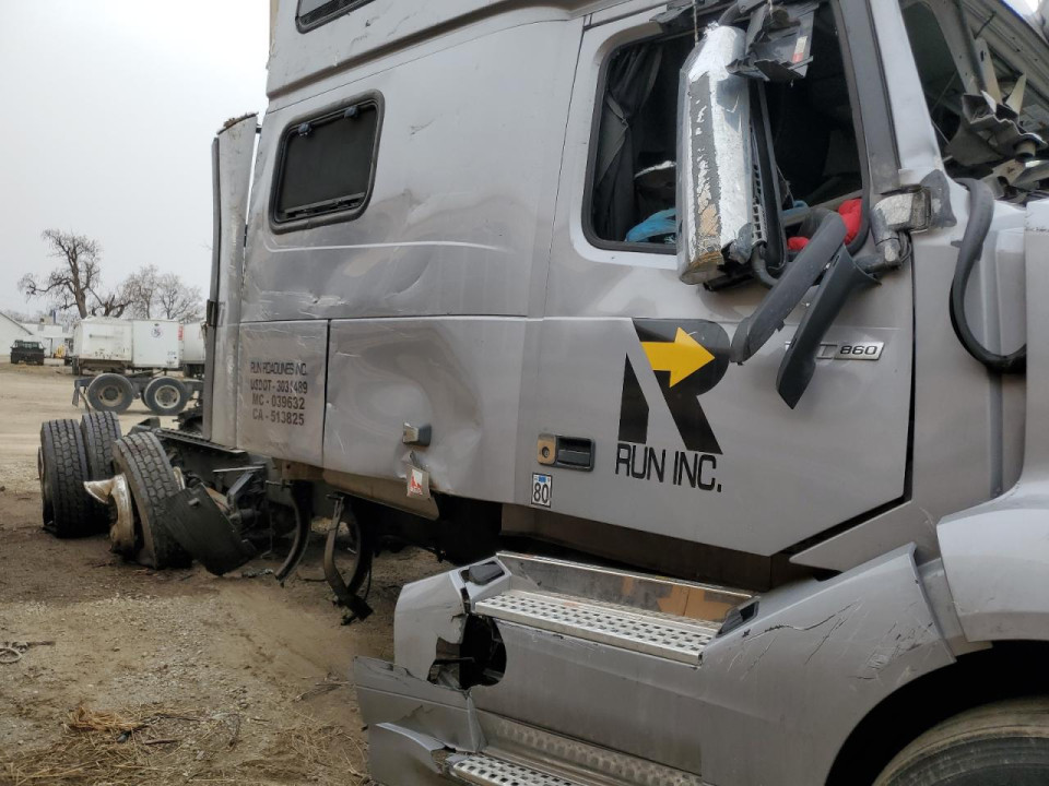 Volvo VNL SEMI TRUCK 2023 — Copart