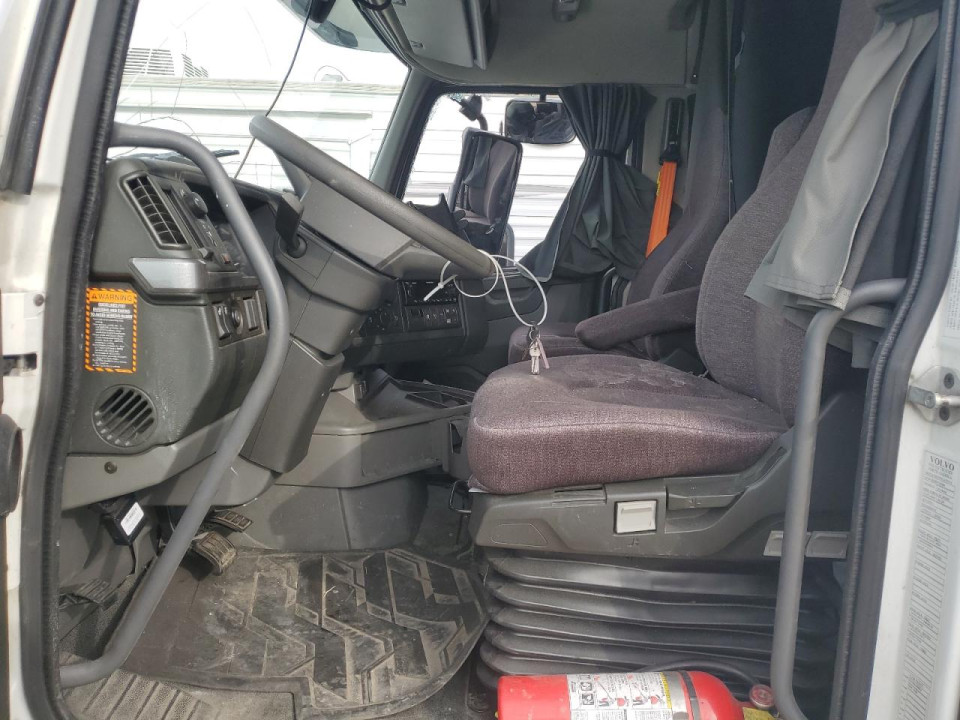 Volvo VNL SEMI TRUCK 2023 — Copart