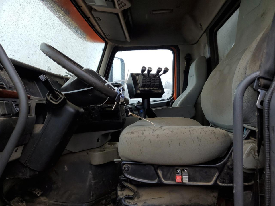 Volvo VHD DUMP TRUCK 2006 — Copart