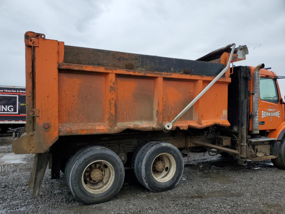 Volvo VHD DUMP TRUCK 2006 — Copart