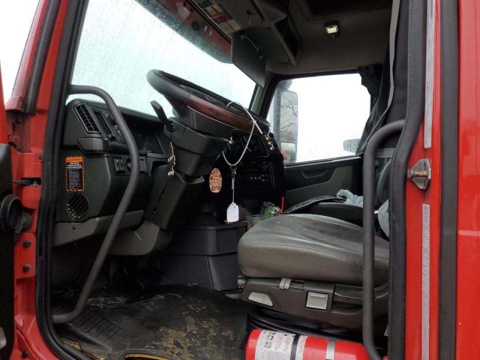 Volvo VNL SEMI TRUCK 2021 — Copart