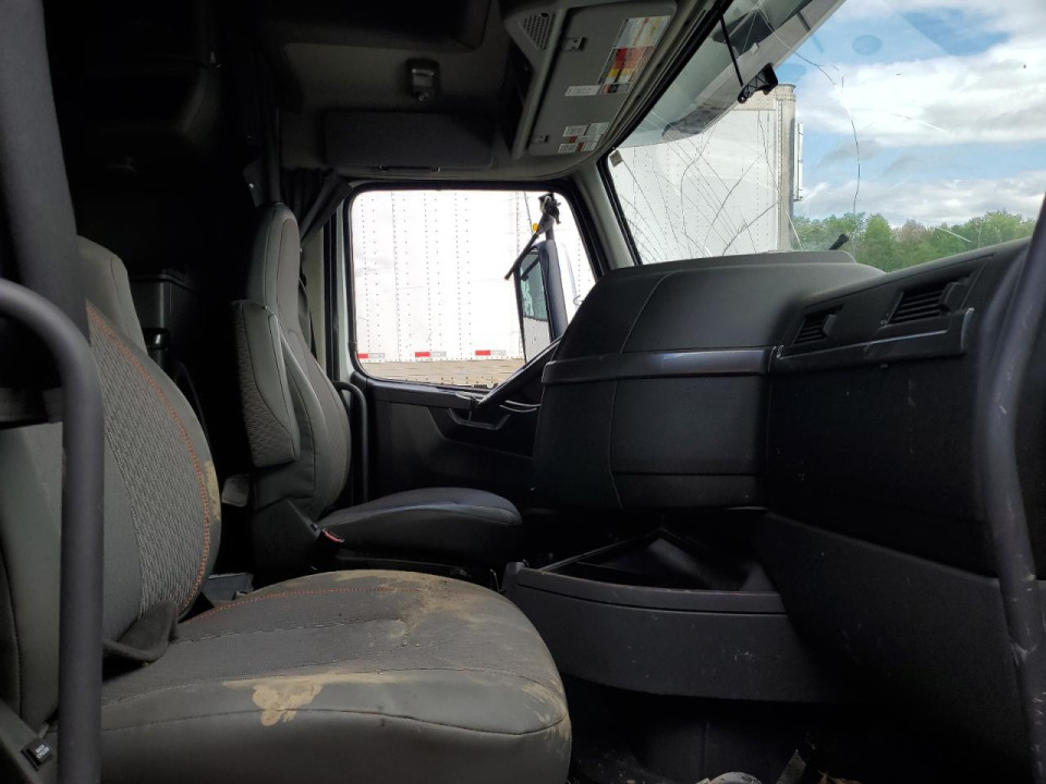 Volvo VNL SEMI TRUCK 2023 — Copart
