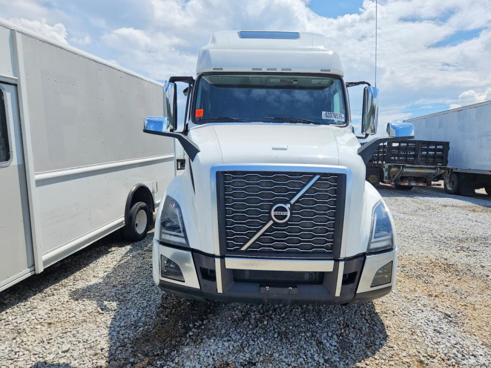 Volvo VNL SEMI TRUCK 2024 — Copart