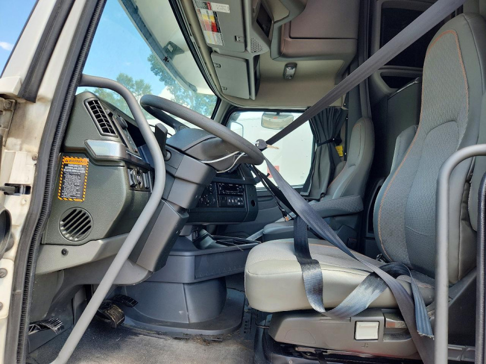 Volvo VNL SEMI TRUCK 2024 — Copart