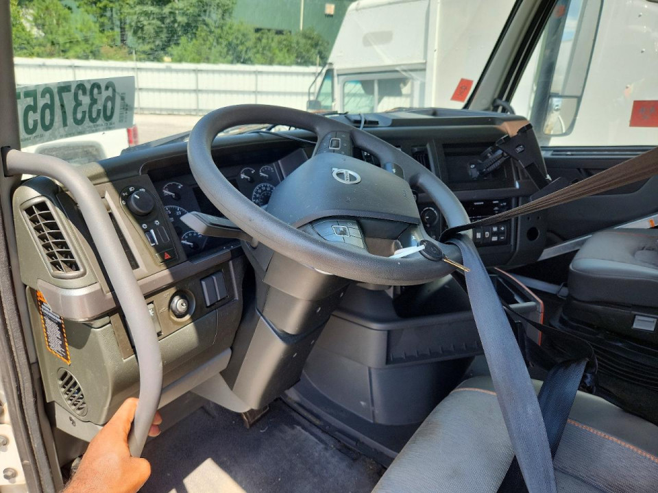 Volvo VNL SEMI TRUCK 2024 — Copart