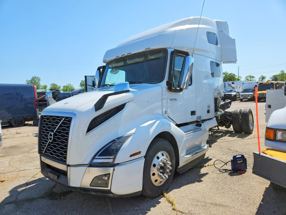 Volvo VNL SEMI TRUCK 2022 — Copart
