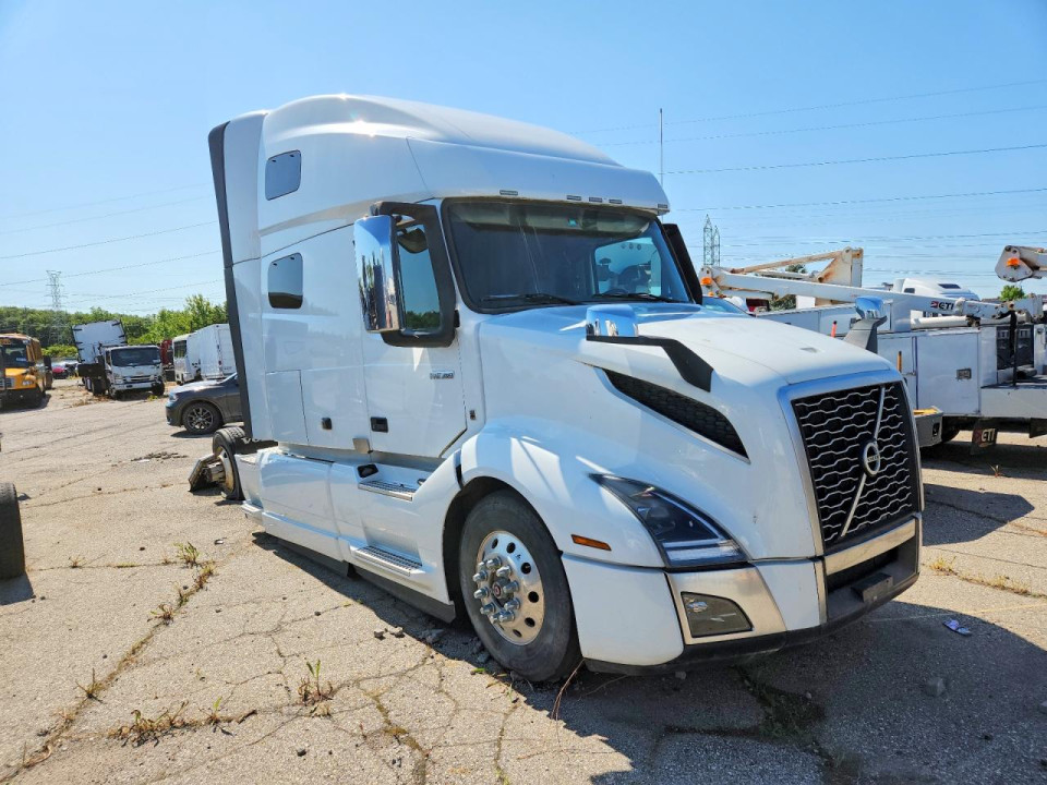 Volvo VNL SEMI TRUCK 2022 — Copart