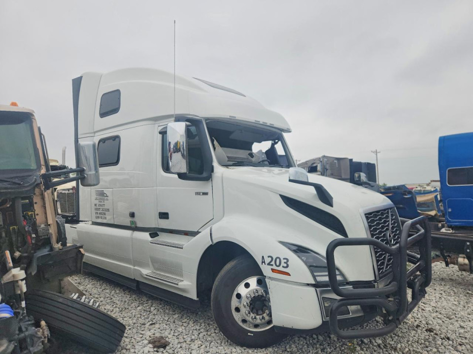 Volvo VNL SEMI TRUCK 2025 — Copart
