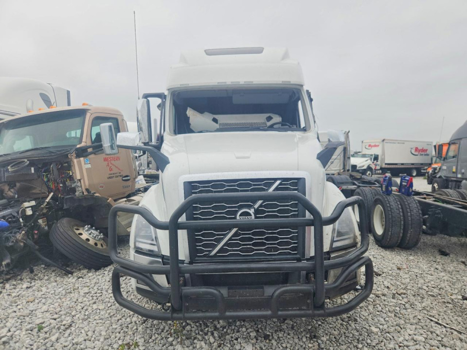 Volvo VNL SEMI TRUCK 2025 — Copart