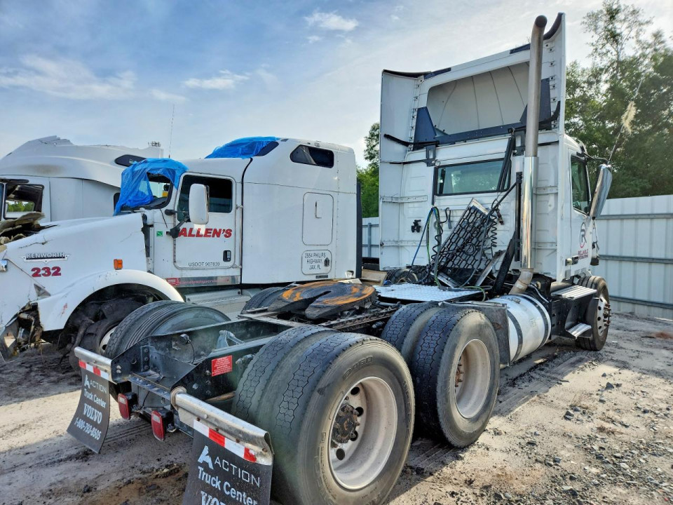 Volvo VNR 2023 — Copart