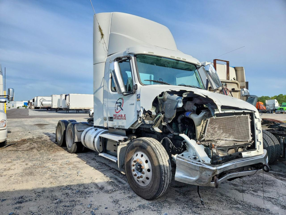 Volvo VNR 2023 — Copart