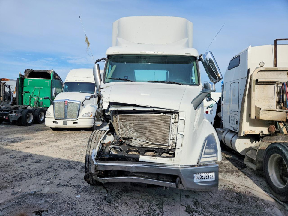 Volvo VNR 2023 — Copart