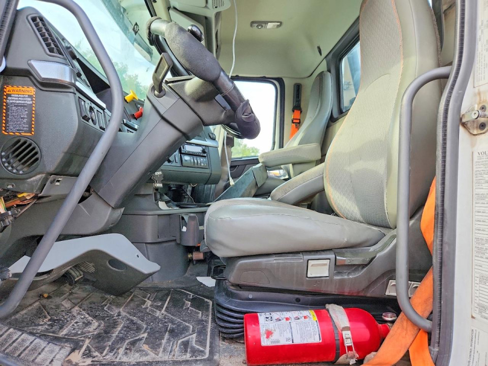 Volvo VNR 2023 — Copart