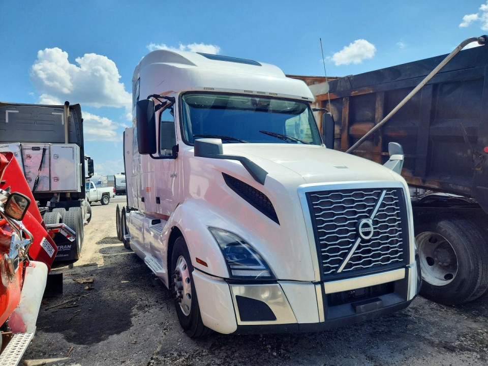 Volvo VNL SEMI TRUCK 2020 — Copart