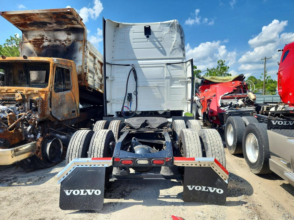 Volvo VNL SEMI TRUCK 2020 — Copart