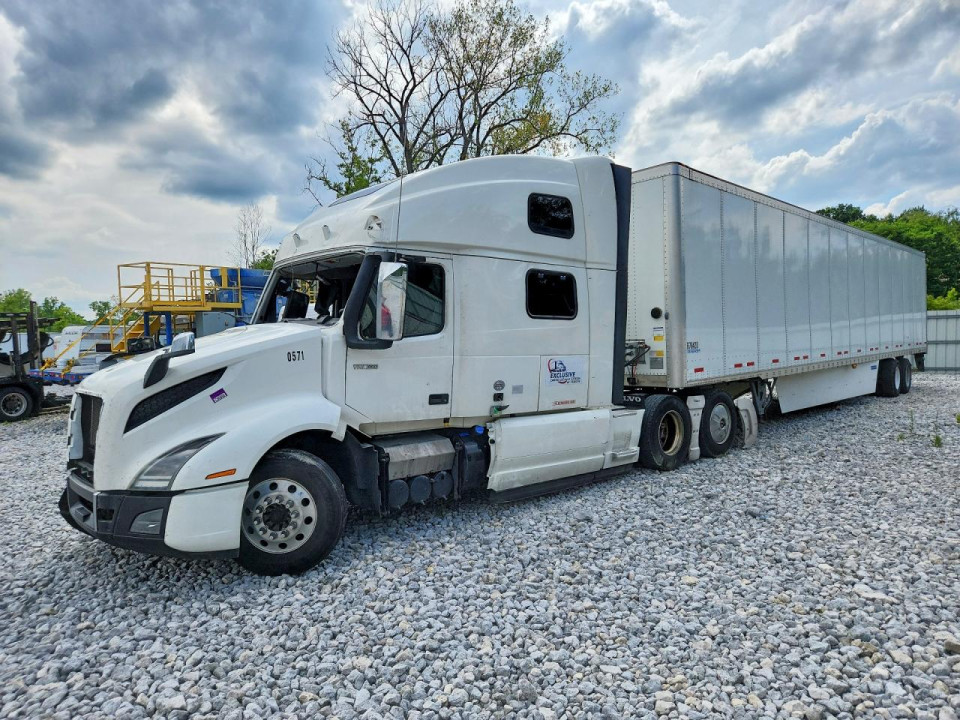 Volvo VNL BOX TRUCK 2021 — Copart