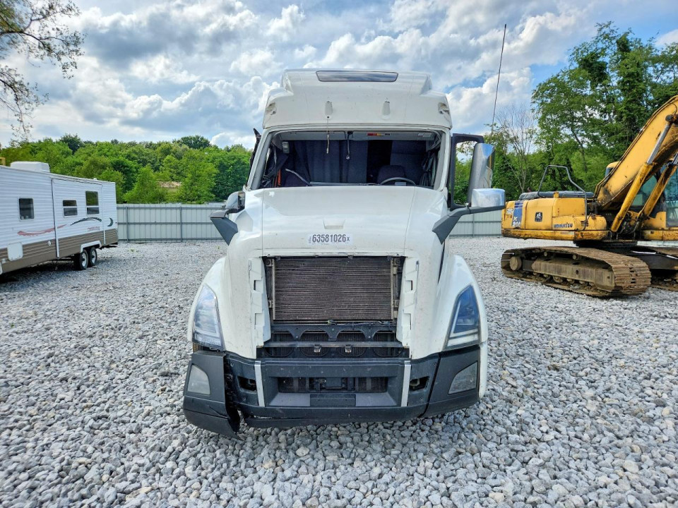 Volvo VNL BOX TRUCK 2021 — Copart
