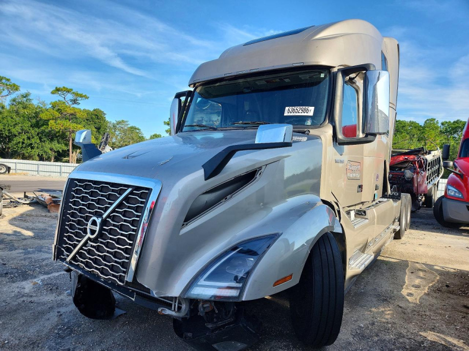 Volvo VNL SEMI TRUCK 2024 — Copart