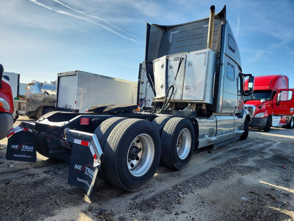 Volvo VNL SEMI TRUCK 2024 — Copart