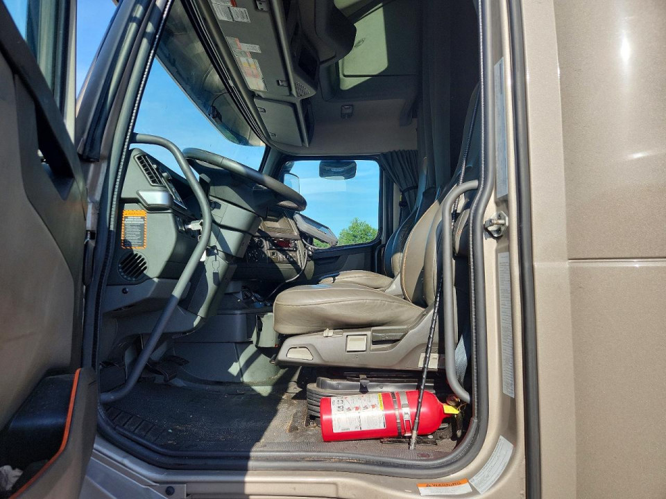 Volvo VNL SEMI TRUCK 2024 — Copart