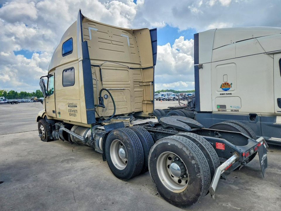 Volvo VNL SEMI TRUCK 2020 — Copart
