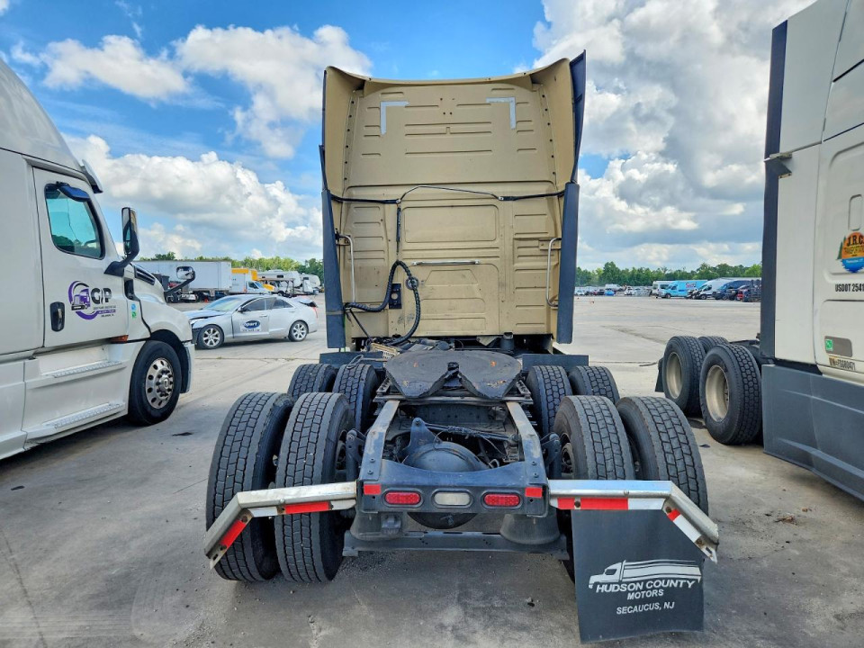 Volvo VNL SEMI TRUCK 2020 — Copart